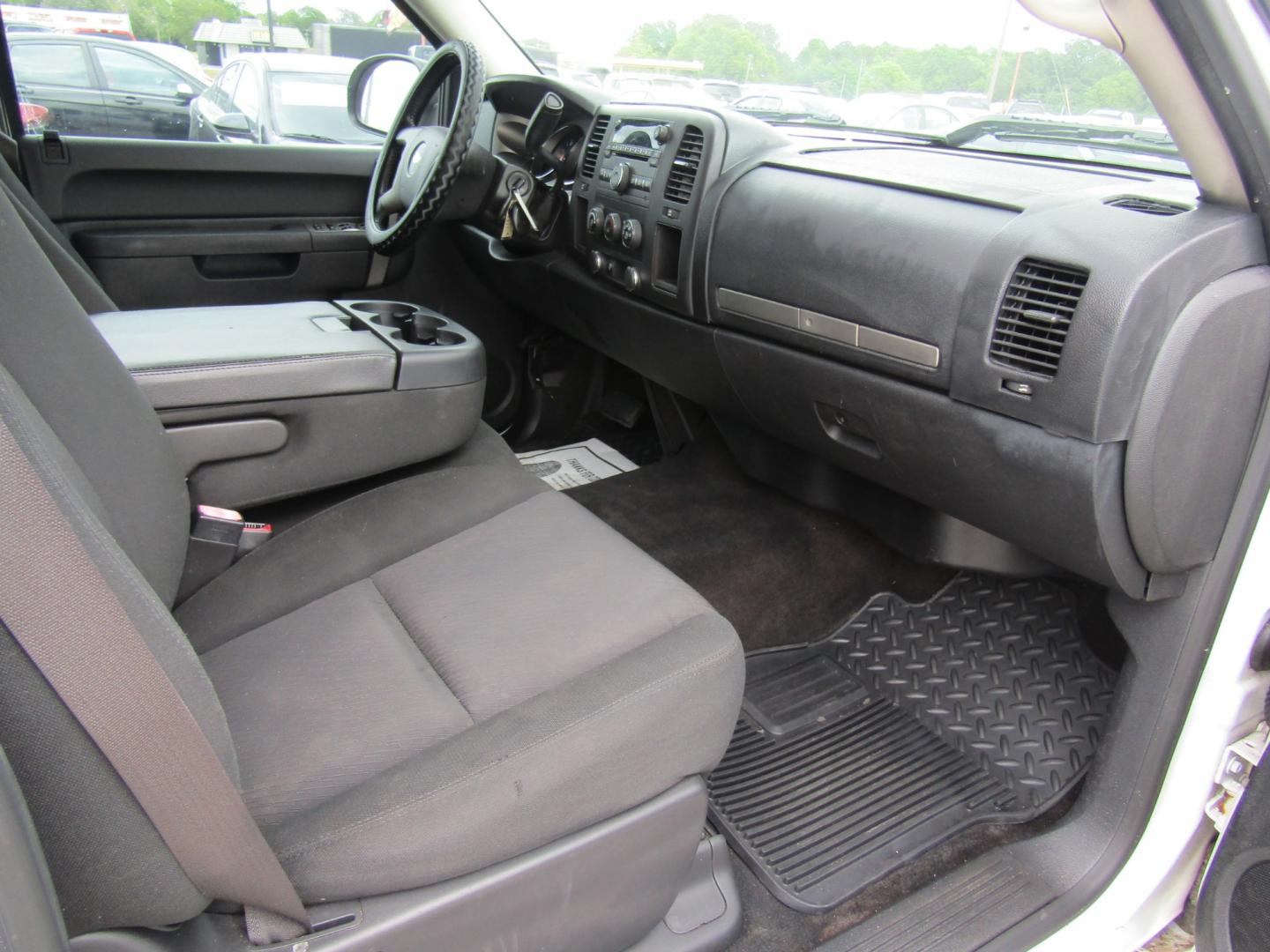 2013 White /Gray Chevrolet Silverado 1500 LT Crew Cab 2WD (3GCPCSEA8DG) with an 4.8L V8 OHV 16V engine, Automatic transmission, located at 15016 S Hwy 231, Midland City, AL, 36350, (334) 983-3001, 31.306210, -85.495277 - Photo#9